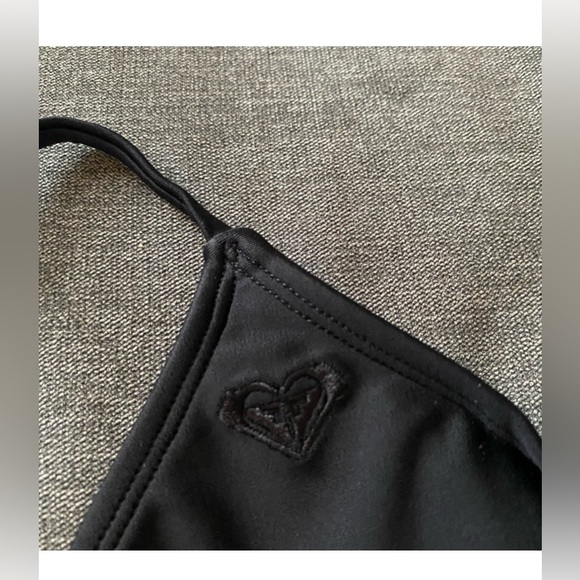 Roxy new with tags Tiki Tri Black Bikini Top baught it with tag blank XS-S - Picture 2 of 2
